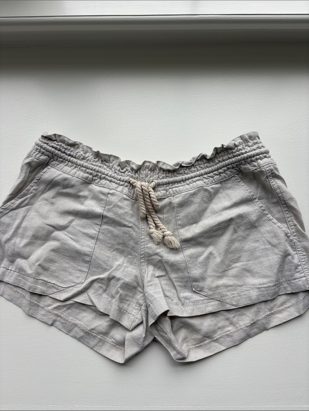 Roxy Light Gray Elastic-Waist Drawstring Athletic Shorts